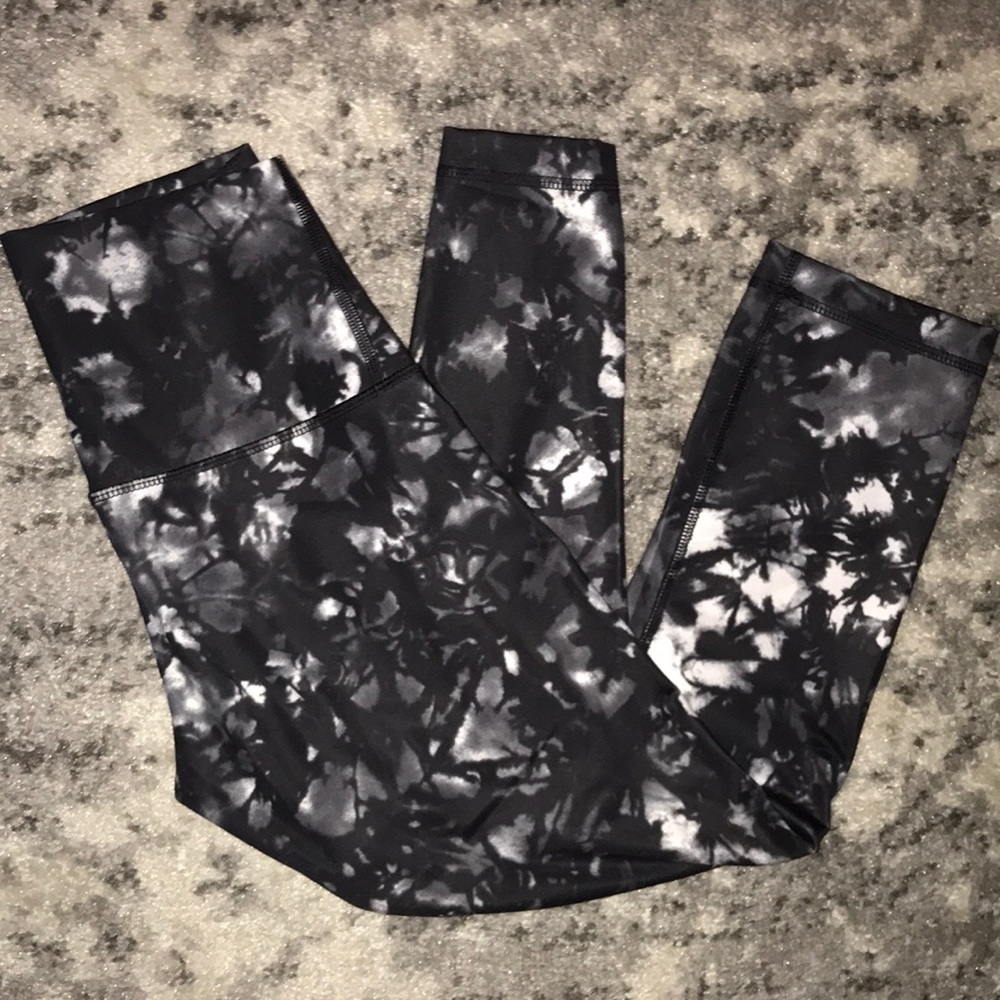 Lululemon Crop Black & White Leggings